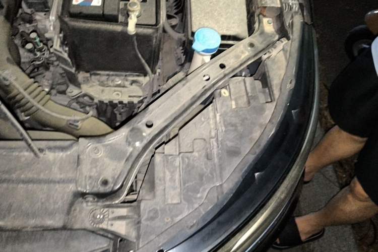 Used Roewe i6 2018 20T Automatic Internet Smart Edition Engine Bay Left