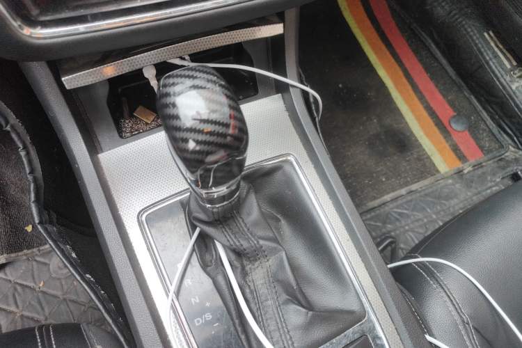 Used Roewe i6 2018 20T Automatic Flagship Edition Gear Lever