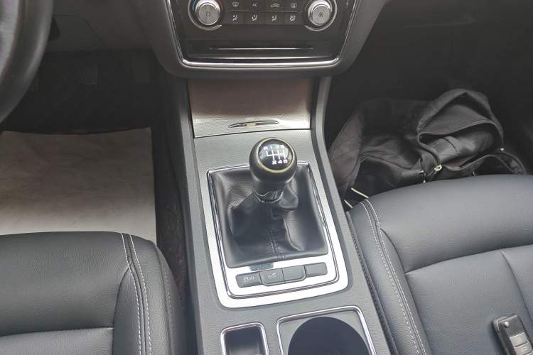Used Roewe i6 2018 20T Manual Luxury Edition Gear Lever
