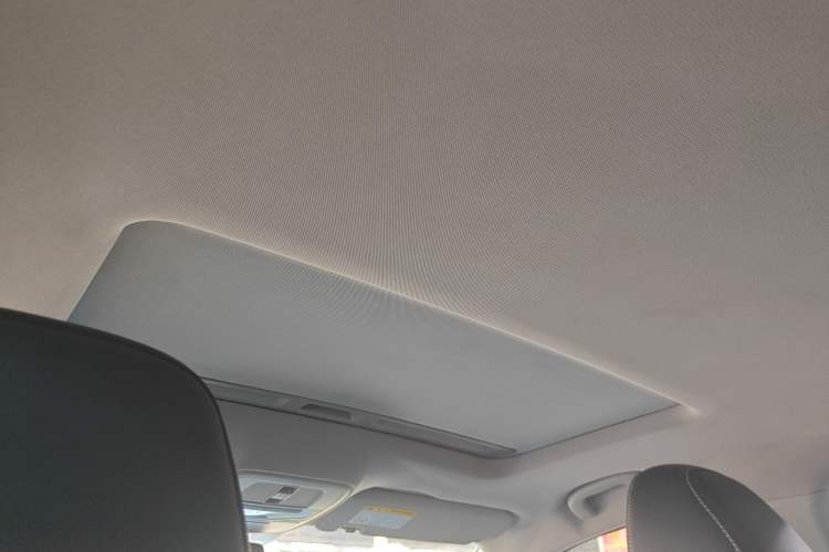 Used Roewe i6 2018 20T Manual Luxury Edition Headliner