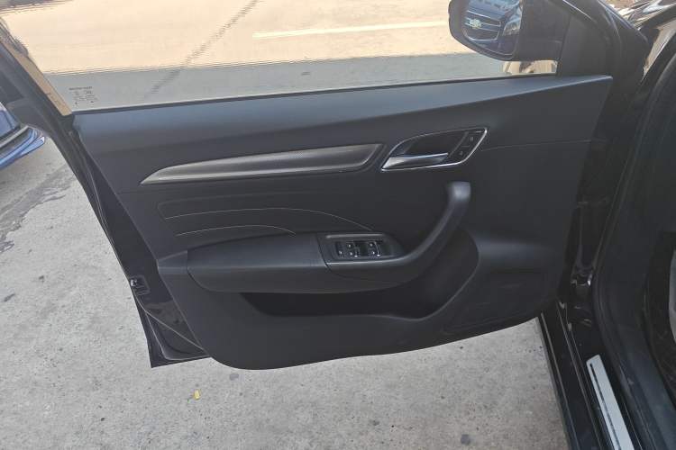 Used Roewe i6 2018 20T Manual Luxury Edition Left Front Door Interior