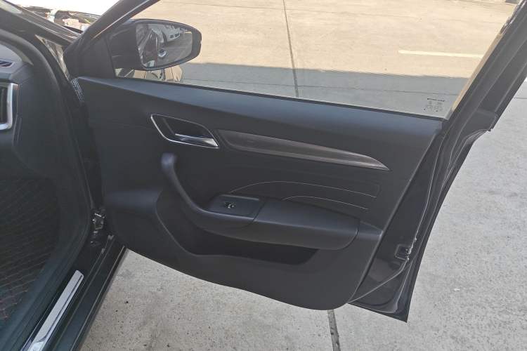 Used Roewe i6 2018 20T Manual Luxury Edition Right Front Door Interior