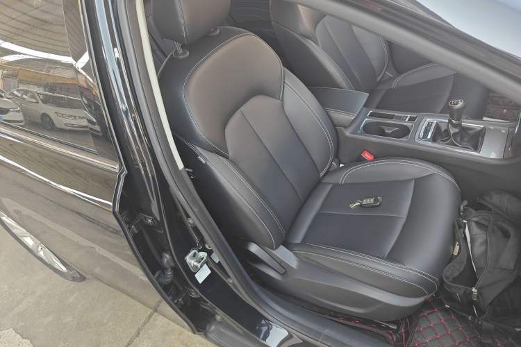 Used Roewe i6 2018 20T Manual Luxury Edition Right Front Seat