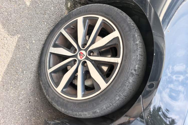 Used Roewe i6 2018 20T Automatic Flagship Edition Right Front Wheel Hub