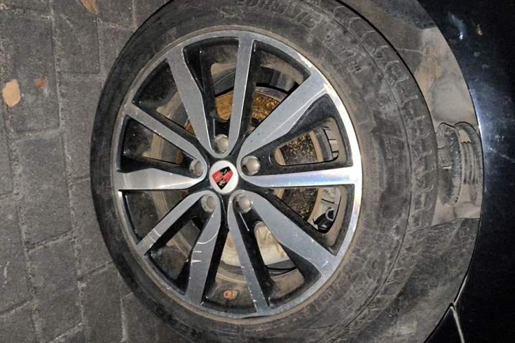 Used Roewe i6 2018 20T Automatic Internet Smart Edition Right Front Wheel Hub