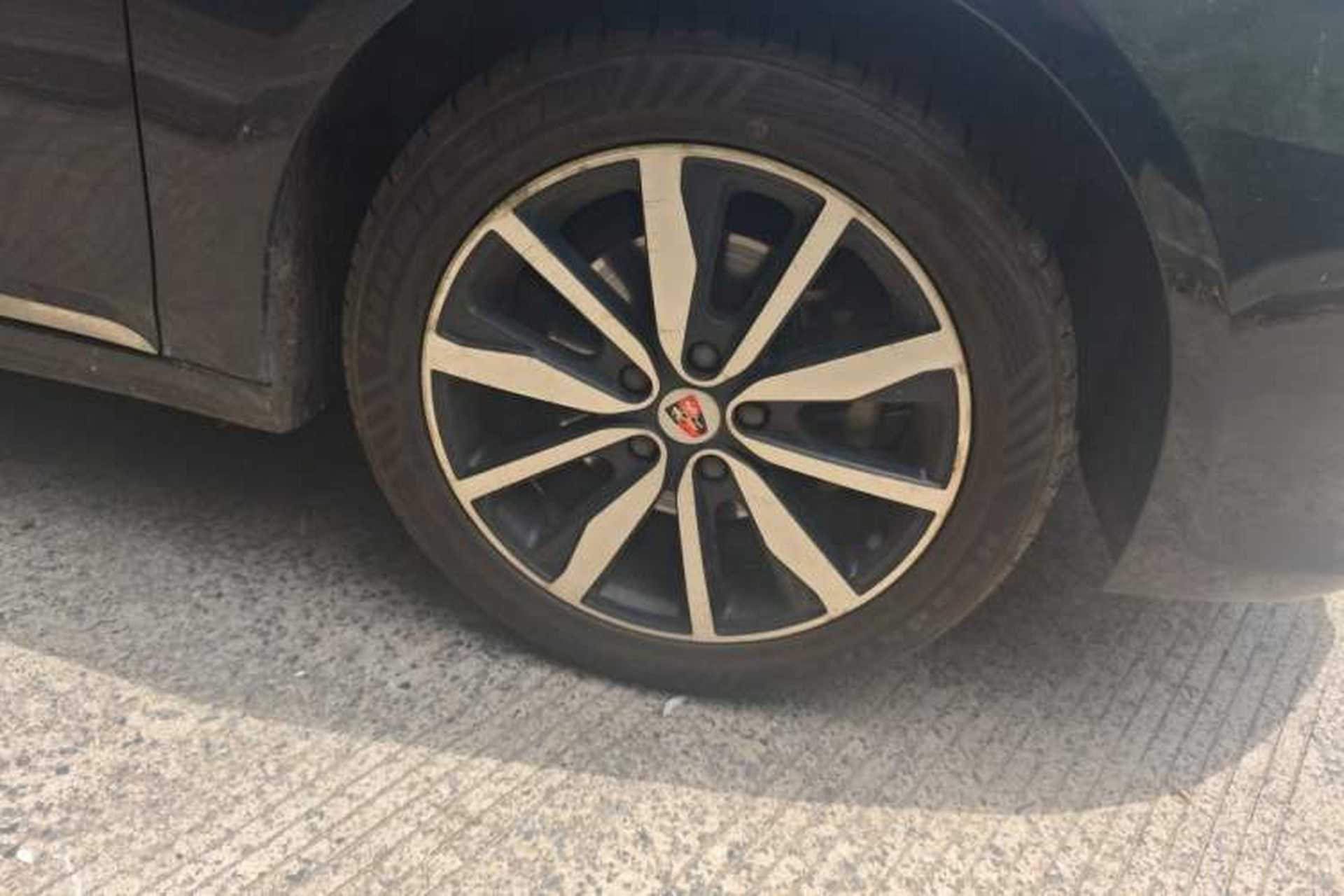 Used Roewe i6 2018 20T Automatic Internet Smart Edition Right Front Wheel Hub