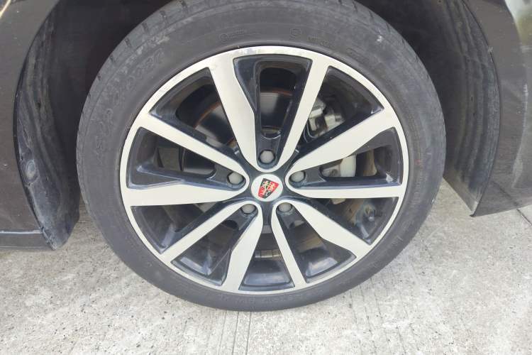 Used Roewe i6 2018 20T Automatic Flagship Edition Right Front Wheel Hub