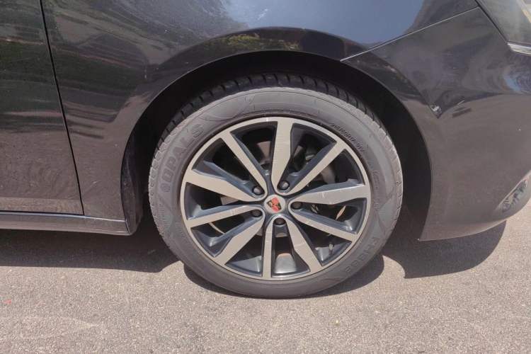 Used Roewe i6 2018 20T Automatic Flagship Edition Right Front Wheel Hub