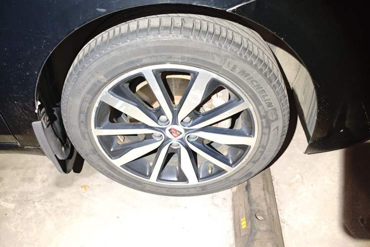Used Roewe i6 2018 20T Automatic Flagship Edition Right Front Wheel Hub