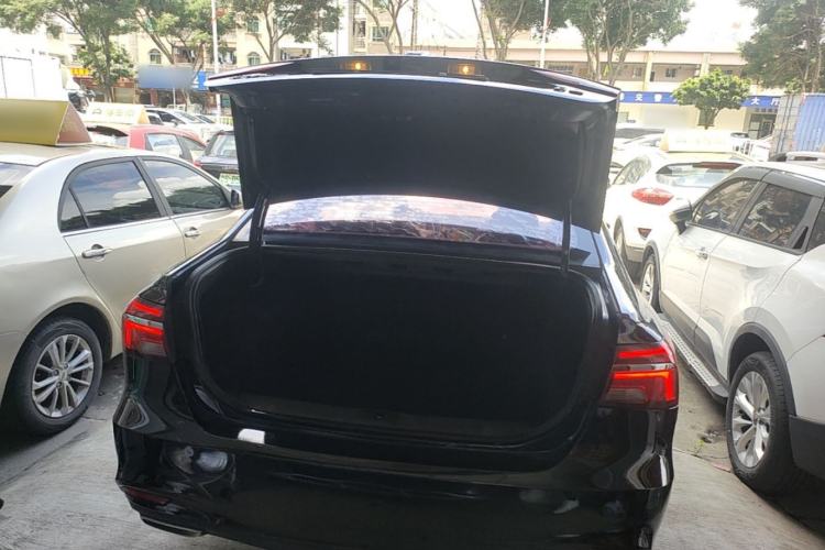 Used Roewe i6 2018 20T Manual Luxury Edition Trunk