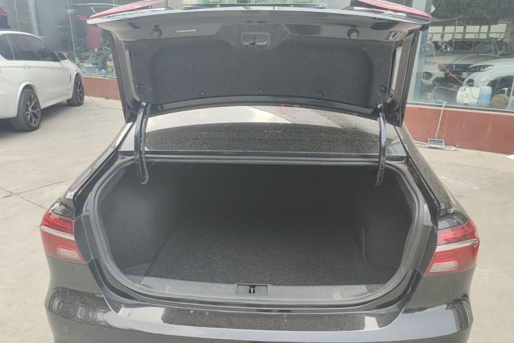 Used Roewe i6 2018 20T Automatic Flagship Edition Trunk