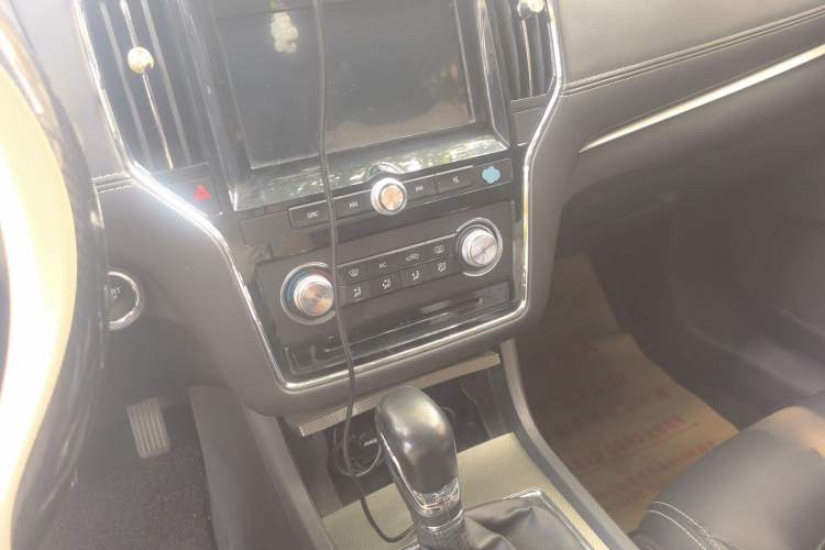 Used Roewe i6 2018 20T Automatic Flagship Edition Audio And AC Panel