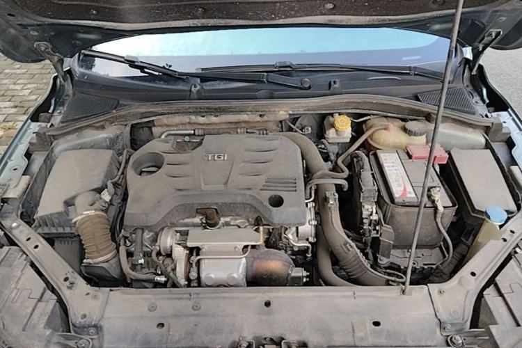 Used Roewe i6 2018 20T Automatic Flagship Edition Engine Bay