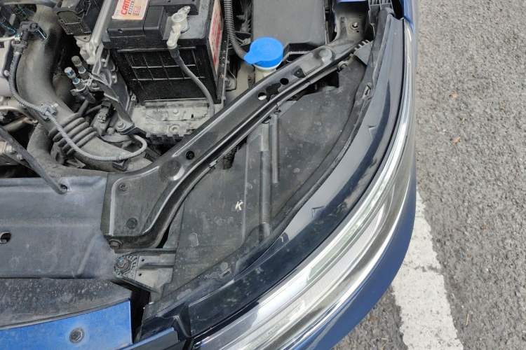 Used Roewe i6 2018 20T Automatic Internet ZhiZun Edition Engine Bay Left