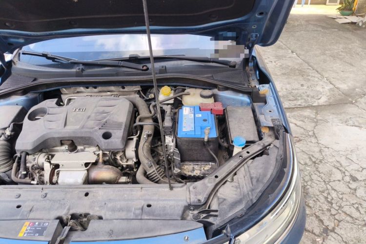 Used Roewe i6 2018 20T Automatic Internet ZhiZun Edition Engine Bay Left