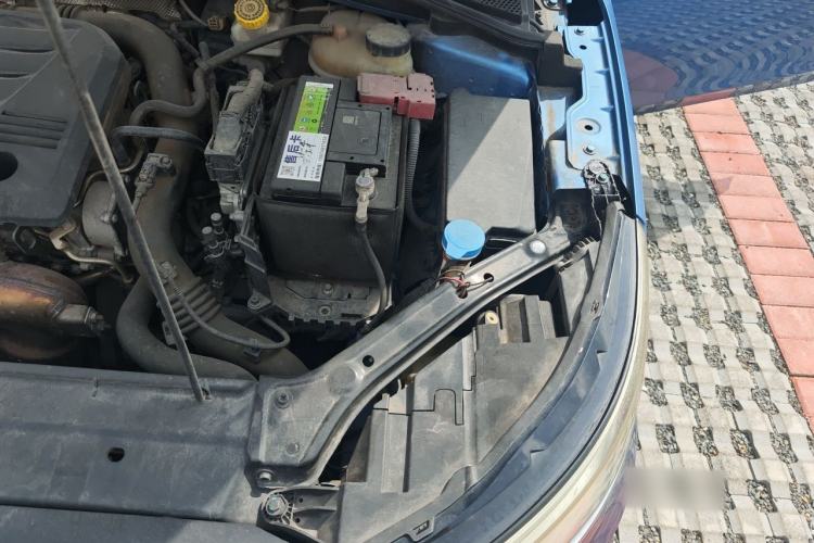 Used Roewe i6 2018 20T Automatic Flagship Edition Engine Bay Left
