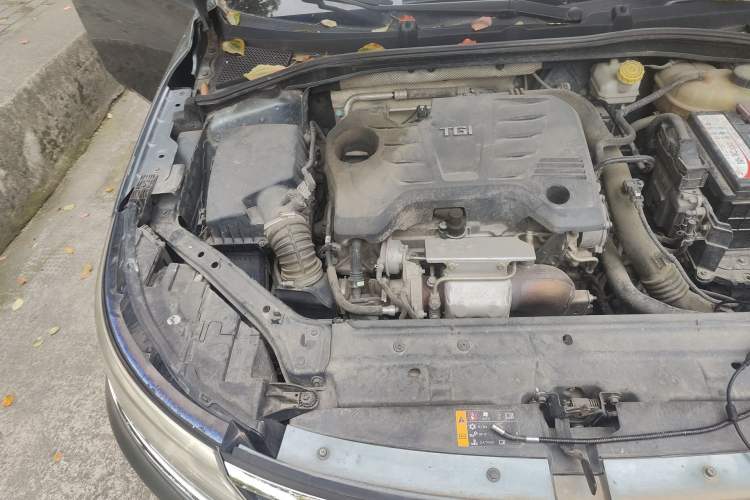 Used Roewe i6 2018 20T Automatic Internet Smart Edition Engine Bay Right
