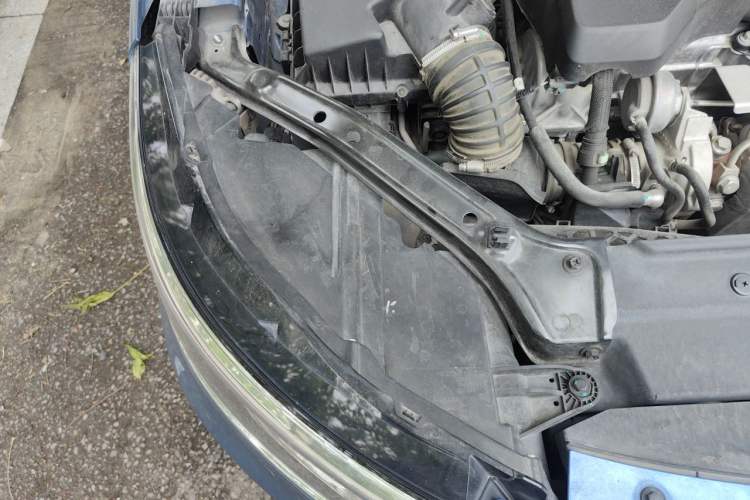 Used Roewe i6 2018 20T Automatic Internet ZhiZun Edition Engine Bay Right