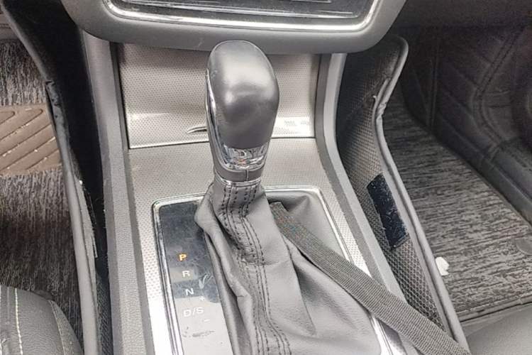 Used Roewe i6 2018 20T Automatic Flagship Edition Gear Lever
