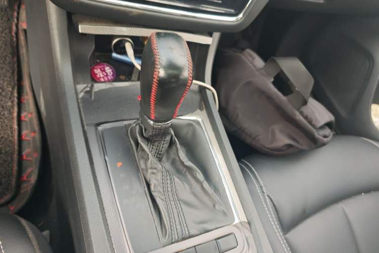 Used Roewe i6 2018 20T Automatic Flagship Edition Gear Lever