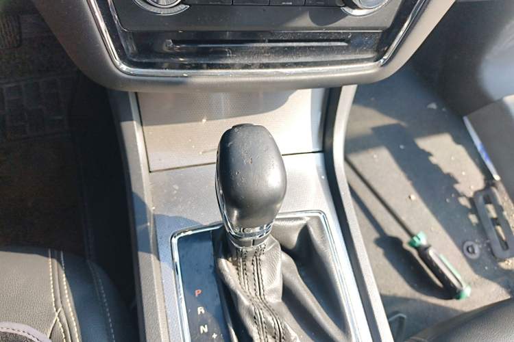Used Roewe i6 2018 20T Automatic Flagship Edition Gear Lever