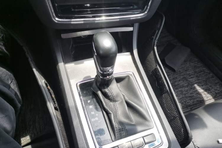 Used Roewe i6 2018 20T Automatic Flagship Edition Gear Lever