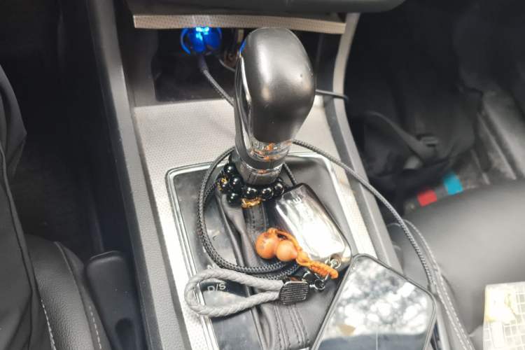 Used Roewe i6 2018 20T Automatic Flagship Edition Gear Lever