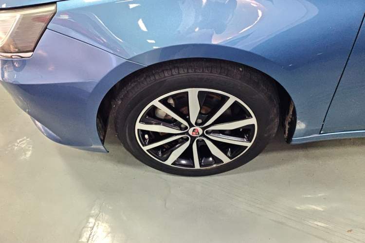 Used Roewe i6 2018 20T Automatic Flagship Edition Left Front Wheel Hub