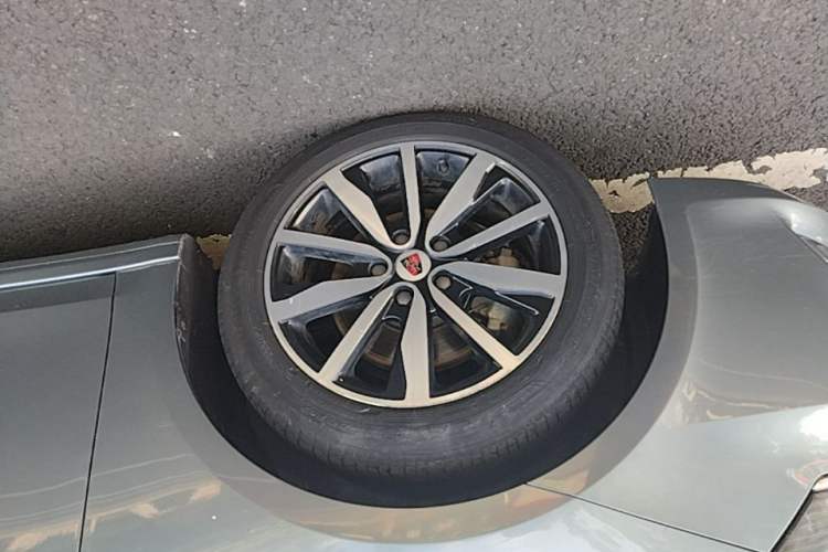 Used Roewe i6 2018 20T Automatic Flagship Edition Left Front Wheel Hub