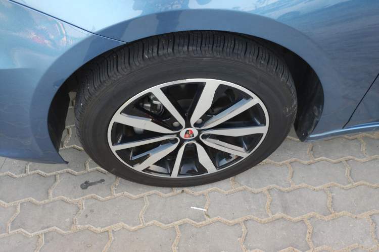 Used Roewe i6 2018 20T Automatic Flagship Edition Left Front Wheel Hub