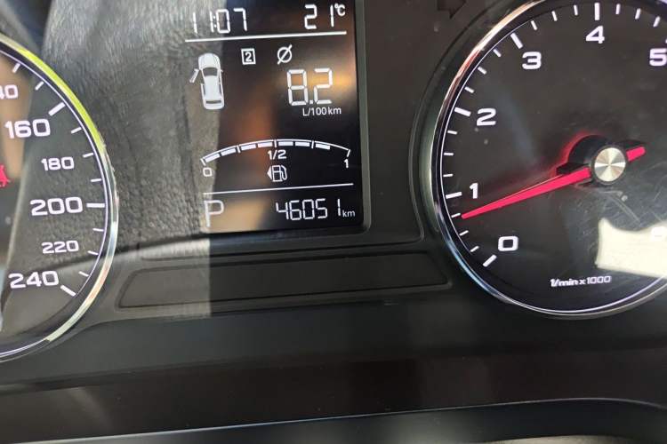 Used Roewe i6 2018 20T Automatic Flagship Edition Odometer Close Up