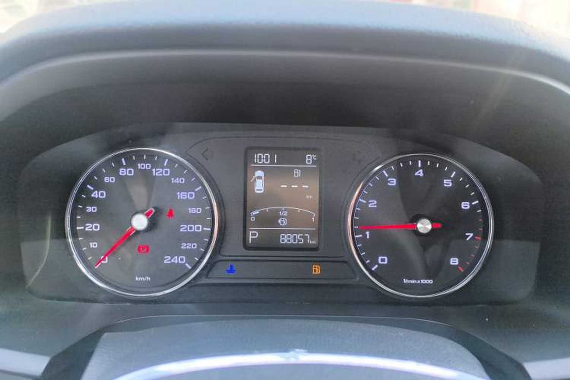 Used Roewe i6 2018 20T Automatic Internet Smart Edition Odometer Close Up
