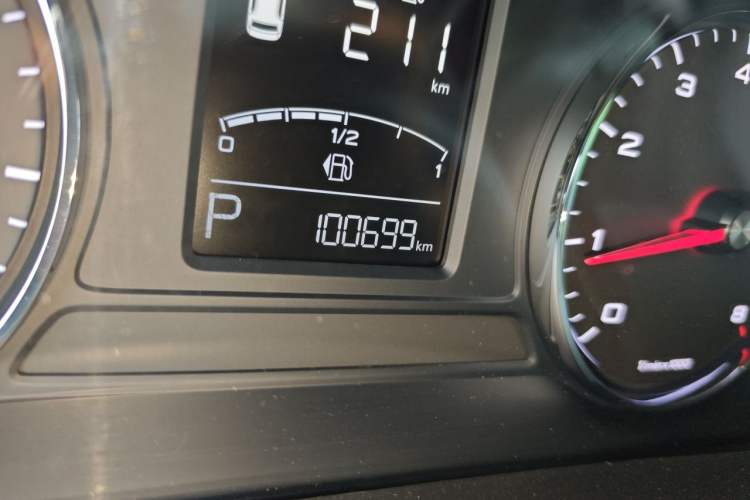 Used Roewe i6 2018 16T Automatic Internet Smart Edition Odometer Close Up