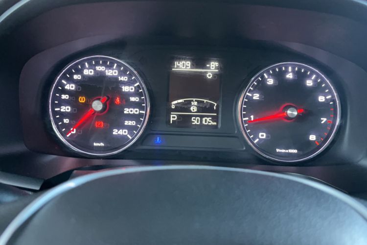 Used Roewe i6 2018 20T Automatic Internet Smart Edition Odometer Close Up