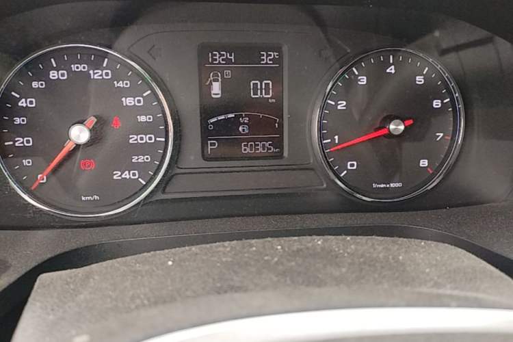 Used Roewe i6 2018 20T Automatic Flagship Edition Odometer Close Up