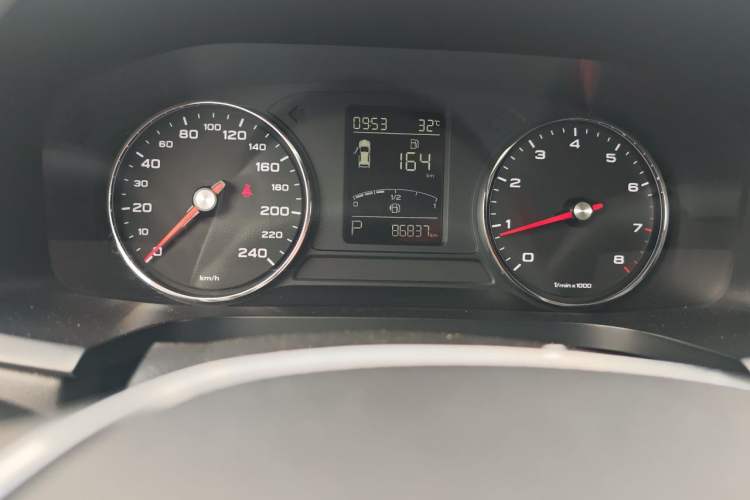 Used Roewe i6 2018 20T Automatic Flagship Edition Odometer Close Up