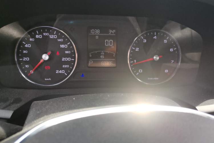 Used Roewe i6 2018 20T Automatic Flagship Edition Odometer Close Up