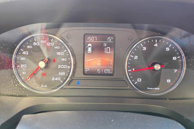 Used Roewe i6 2018 20T Automatic Internet Smart Edition Odometer Close Up