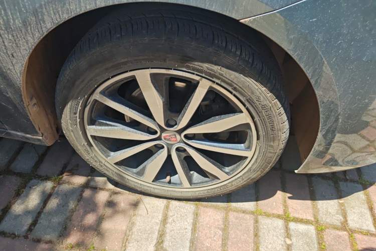 Used Roewe i6 2018 20T Automatic Flagship Edition Right Front Wheel Hub
