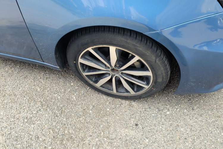 Used Roewe i6 2018 20T Automatic Flagship Edition Right Front Wheel Hub