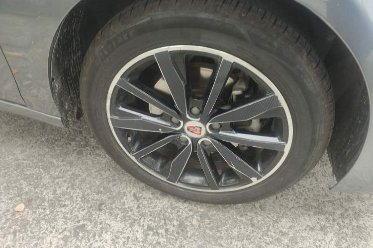 Used Roewe i6 2018 20T Automatic Internet Smart Edition Right Front Wheel Hub