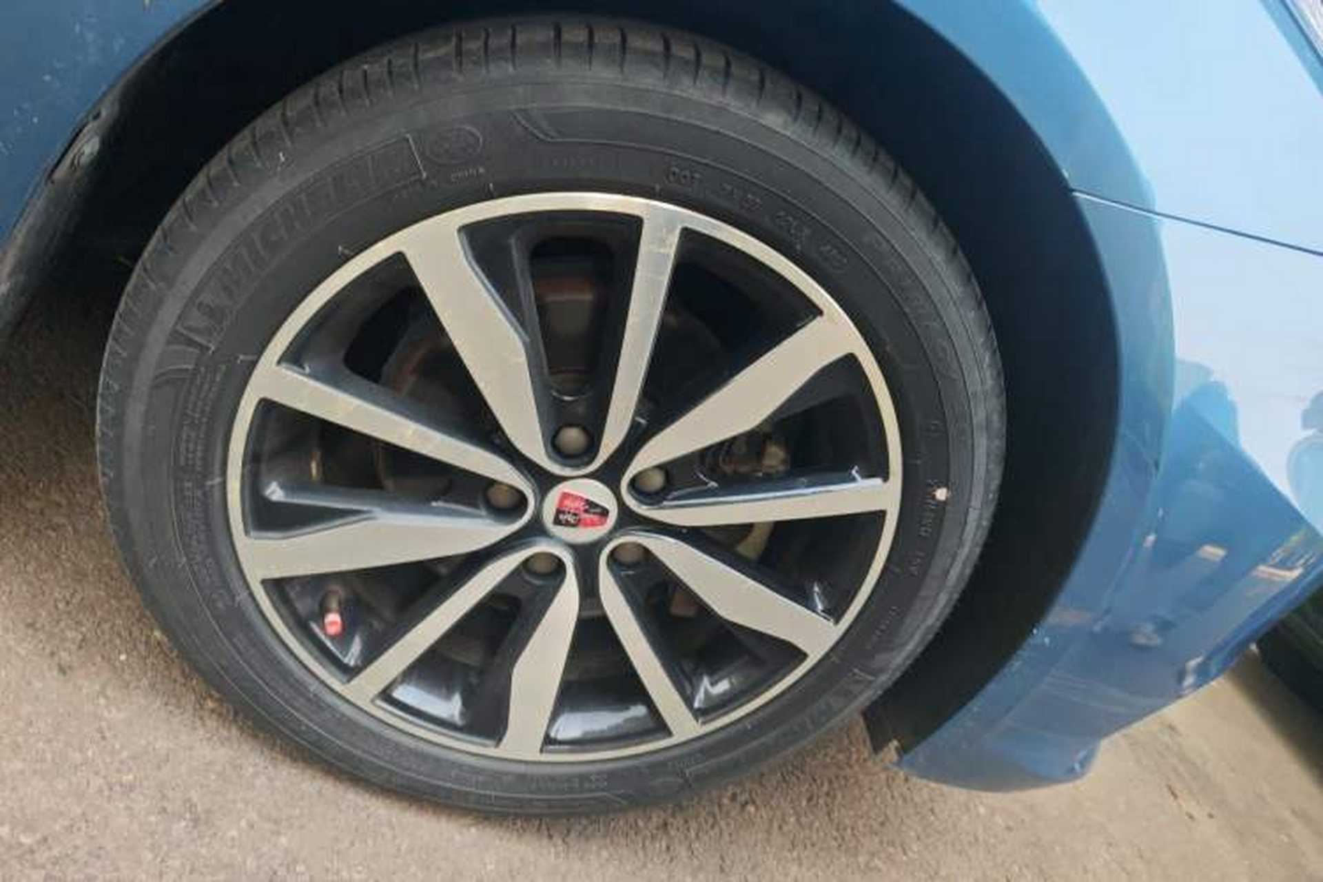 Used Roewe i6 2018 20T Automatic Internet Smart Edition Right Front Wheel Hub