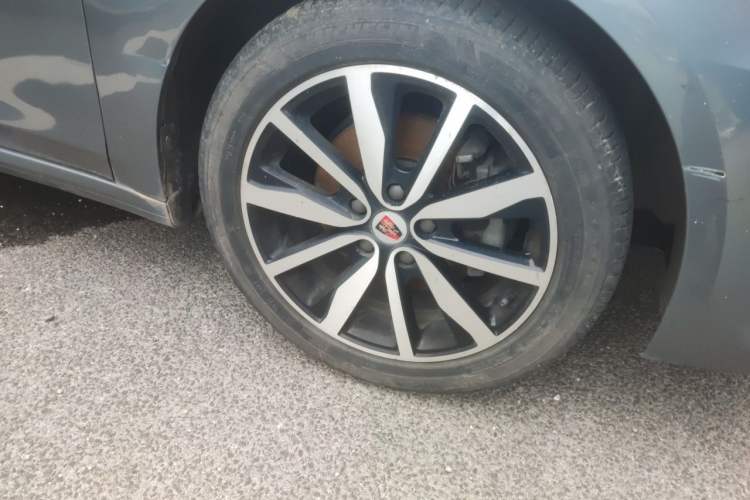 Used Roewe i6 2018 20T Automatic Flagship Edition Right Front Wheel Hub