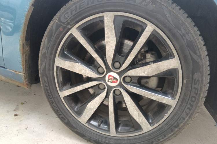Used Roewe i6 2018 20T Automatic Internet ZhiZun Edition Right Front Wheel Hub