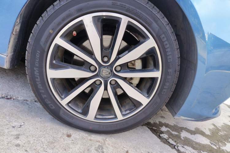 Used Roewe i6 2018 20T Automatic Internet ZhiZun Edition Right Front Wheel Hub