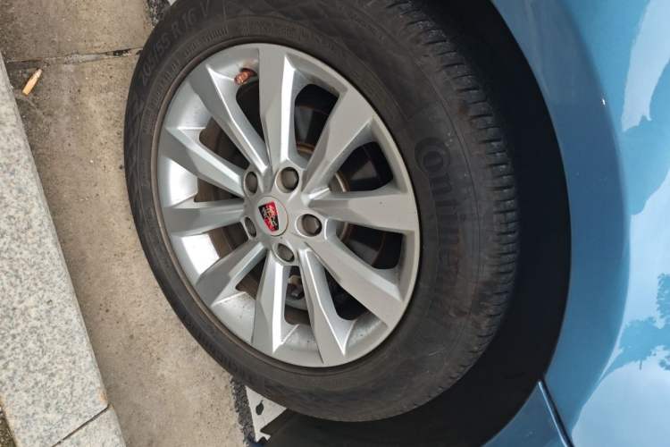 Used Roewe i6 2018 16T Automatic Internet Smart Edition Right Front Wheel Hub