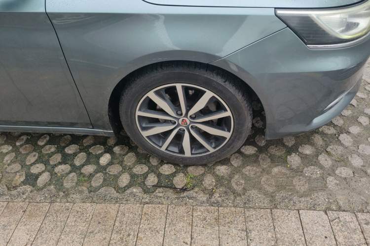 Used Roewe i6 2018 20T Automatic Flagship Edition Right Front Wheel Hub