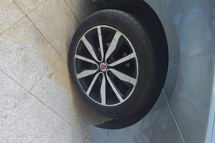 Used Roewe i6 2018 20T Automatic Internet Smart Edition Right Front Wheel Hub