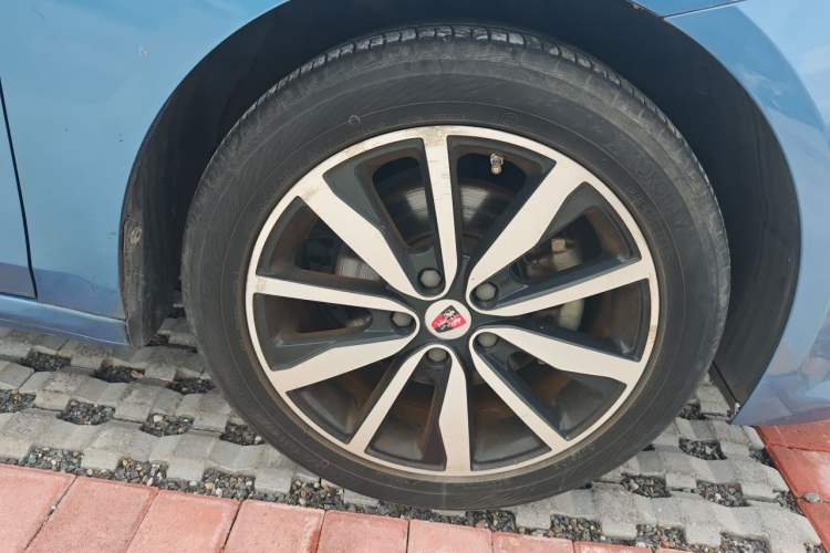 Used Roewe i6 2018 20T Automatic Flagship Edition Right Front Wheel Hub