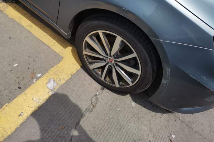 Used Roewe i6 2018 20T Automatic Flagship Edition Right Front Wheel Hub